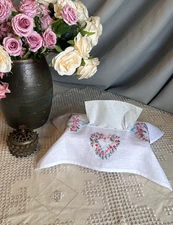 Floral Heart Shape-Embroidery Tissue Box Cover,Ideal Gift/Decor