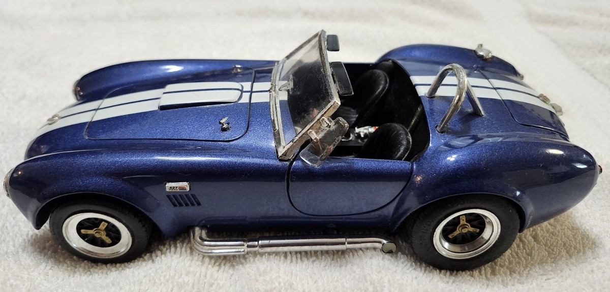 新品　1/18 SHELBY COBRA 427 S/C Light Blue Amazon.com: Shelby Cobra 427 S/C Sapphire Blue Metallic with
