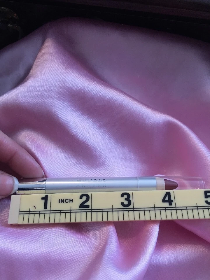 MODELS PREFER SELF SHARPENING mechanical LIP PENCIL Deep Red New - Image 3 of 4