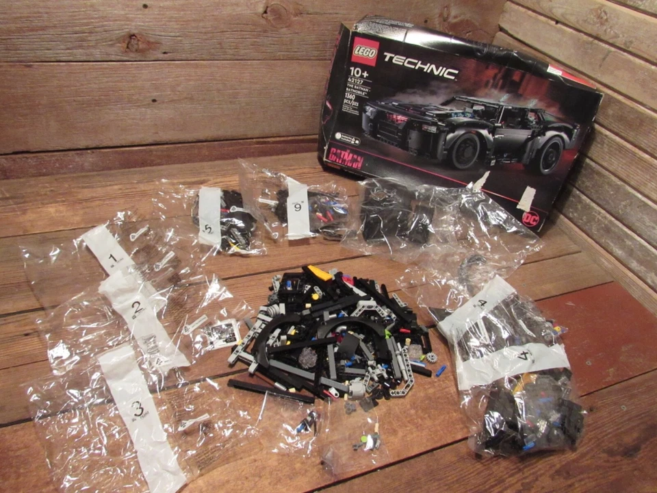 Lego Technic DC Comics the Batman Batmobile 42127 - PARTS! - Image 2 of 4