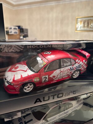1/18 80102 HOLDEN COMMODORE VX 2001 #2 MOBIL - PRESS RELEASE CAR (1/2001)