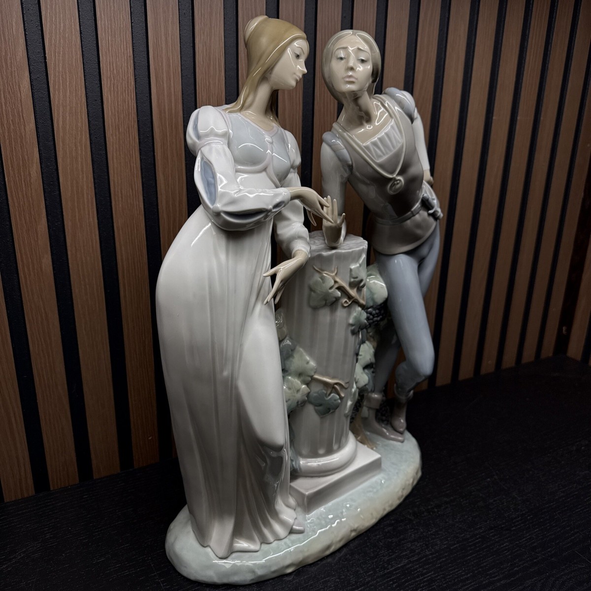 Lladro Romeo and Juliet 4750 Porcelain Gloss Figurine *Read