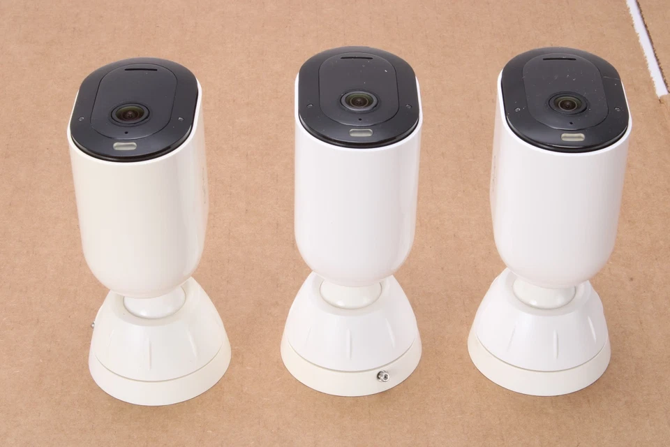 Arlo VMC4350P-1BYNAS Pro 4 Spotlight Camera Security Bundle With Accessories - Image 4 of 4