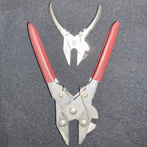 2 Piece Cable Cutter Set Steel Blades Red Silver Plastic Metal Handles