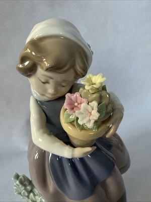 置物 LLADRO 5223 SPRING IS HERE Lladro 5223 Spring is Here Porcelain Figurine Girl with Basket of