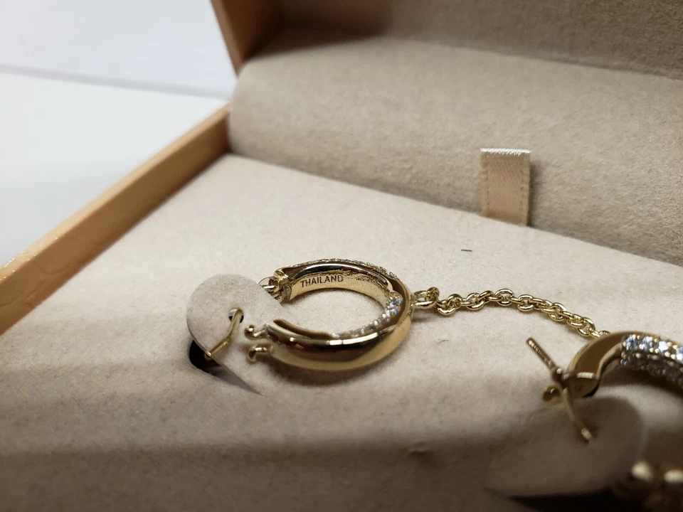 Juego de dos aros pavé con cadena Swag pendientes de oro Foto 4 de 4