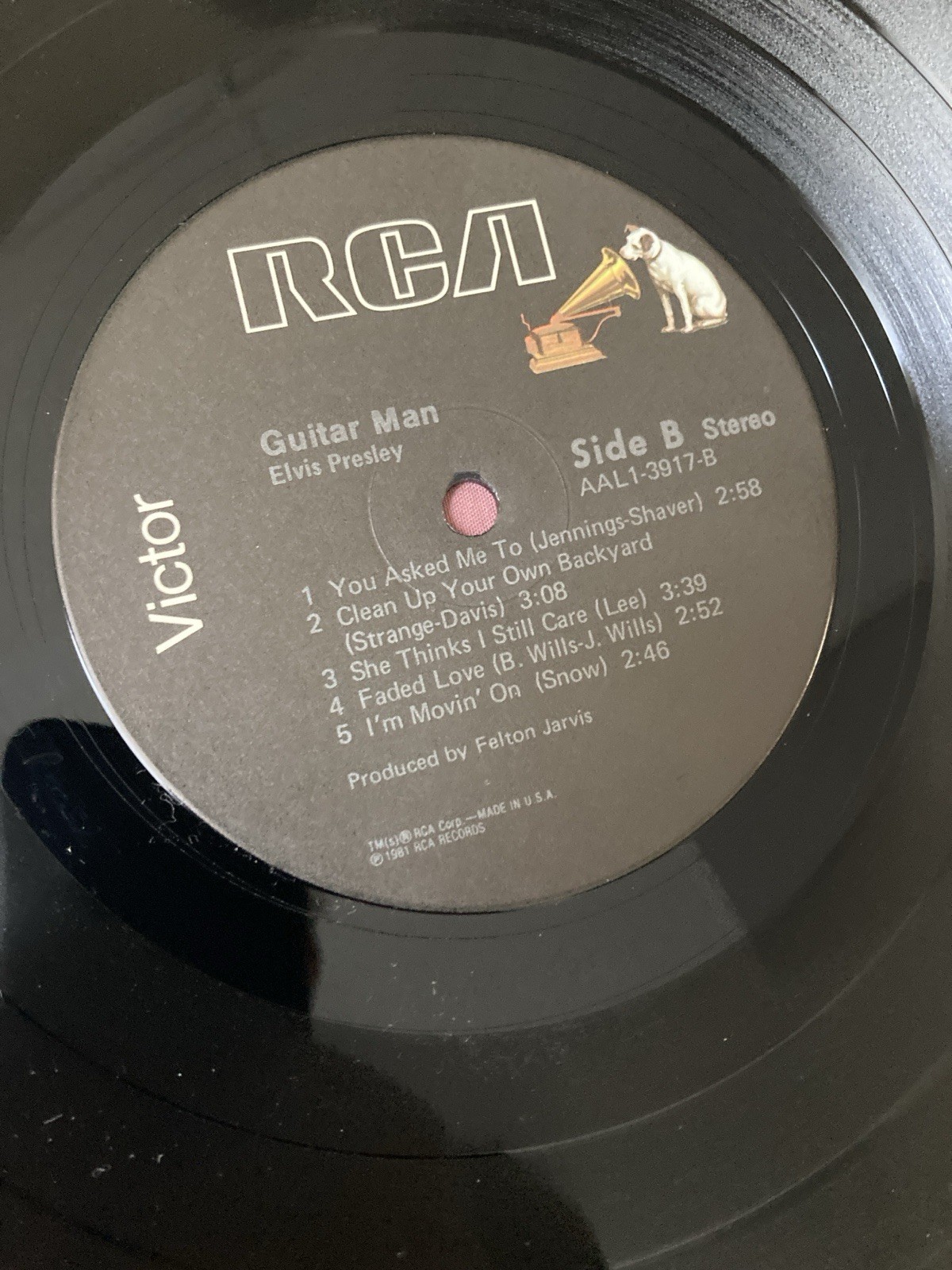 ELVIS… Guitar Man..excellent Condition