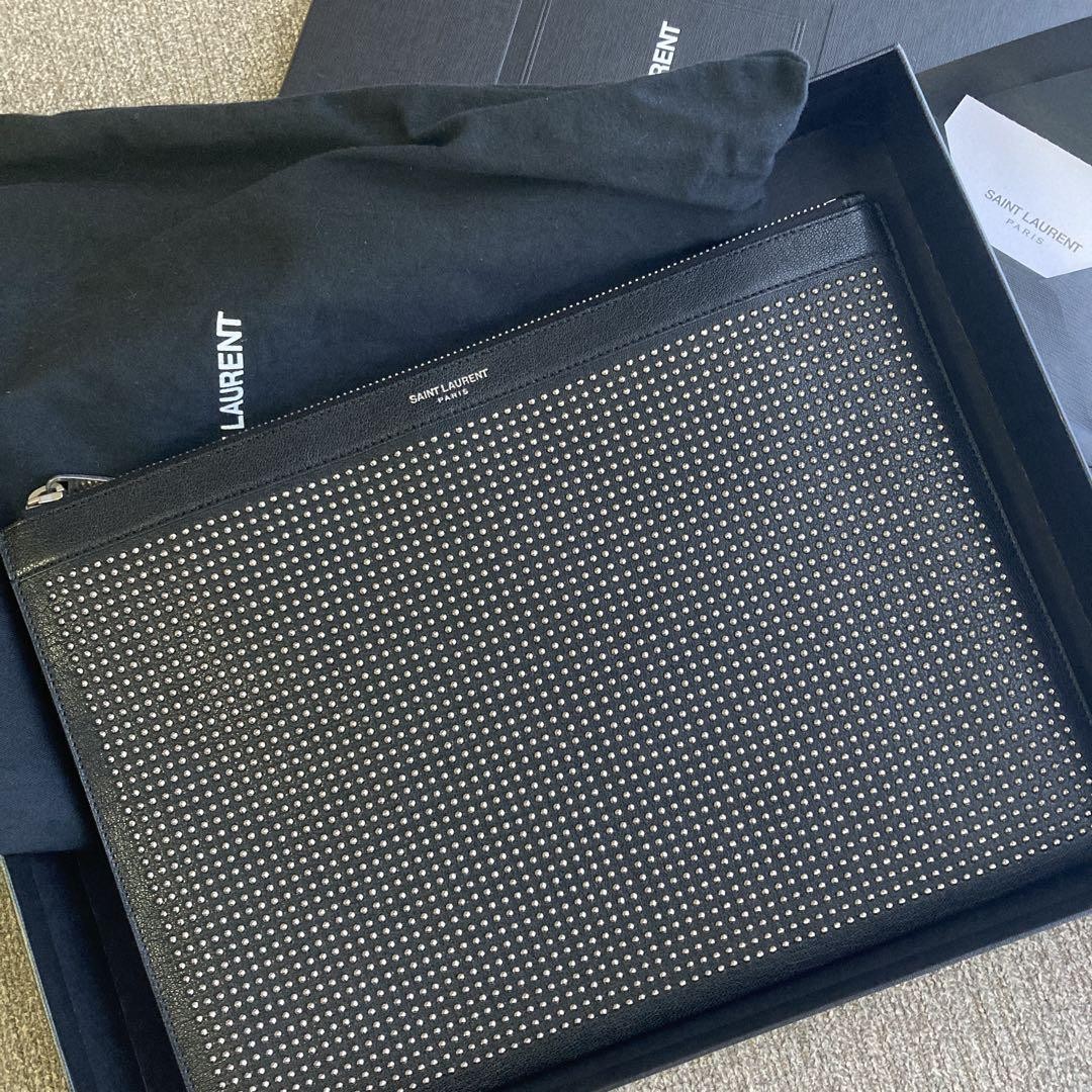 Autentica pochette Saint Laurent Paris nera con borchie e cerniera in metallo per uomo