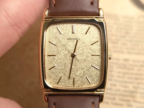 Vintage 1988 SEIKO Dolce 5P31-5170 Gold Quartz Tank Men's Watch Vintage 25mm