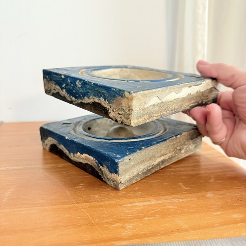 2x Antique Trim Rosette Bullseye Plinth Wall Plaque Architectural Salvage Chippy - Picture 3 of 7