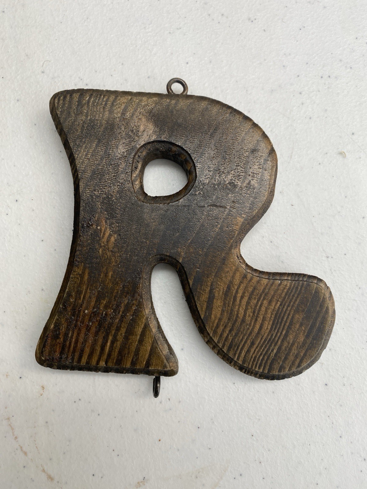 Initial Letter "R” w/Hooks wood wall Hanging Retro Vintage 1977 Wallace Berrie