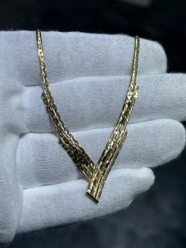 V pendant design deals