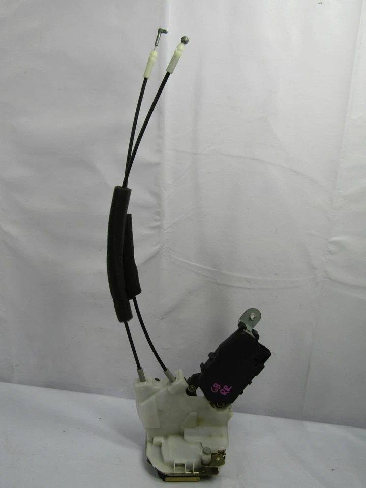 Actuador de bloqueo de pestillo de puerta lateral derecho pasajero Subaru Forester 2003-2008 OEM Foto 2 de 4