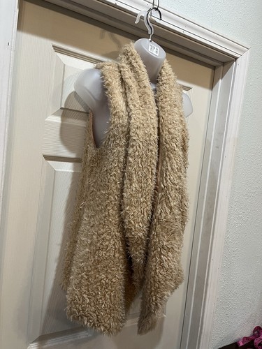 YA Los Angeles Faux Fur Open Vest Sz M Cream Tan Crochet Back Outerwear Soft - Picture 3 of 6