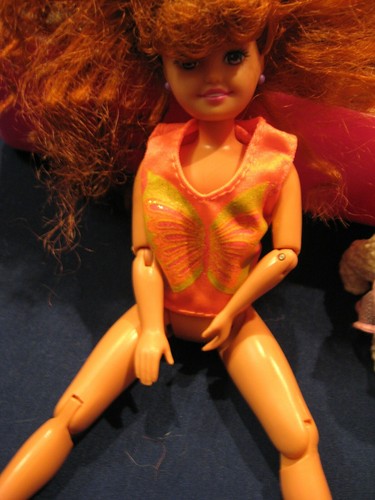 Vntge 1995 Barbie Deluxe Trunk and 8 Dolls and Lots Clothes and Accessories Vgd! - Picture 3 of 12