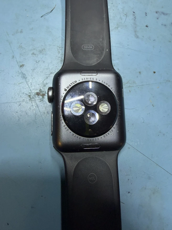 Apple Watch Series 3 GPS/LTE 38mm Aluminum Case Silver Sport Wristband - Image 3 of 4