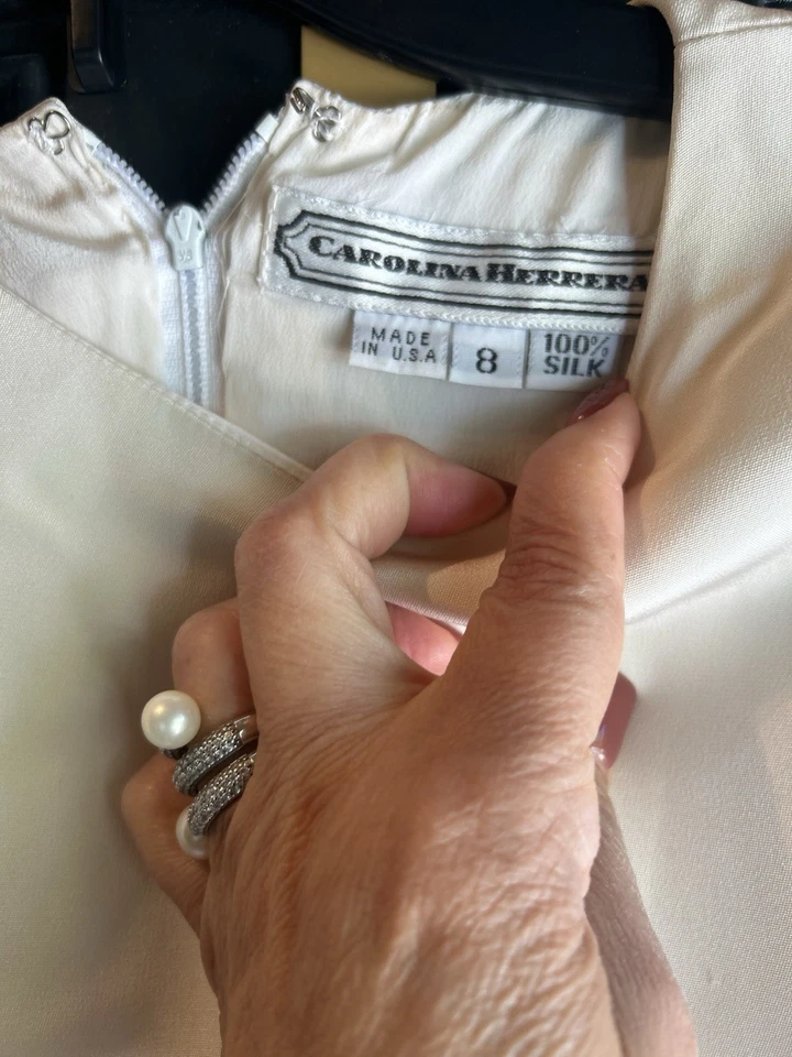 Carolina Herrera Wedding Dress Size 8 100% Silk - Image 2 of 4