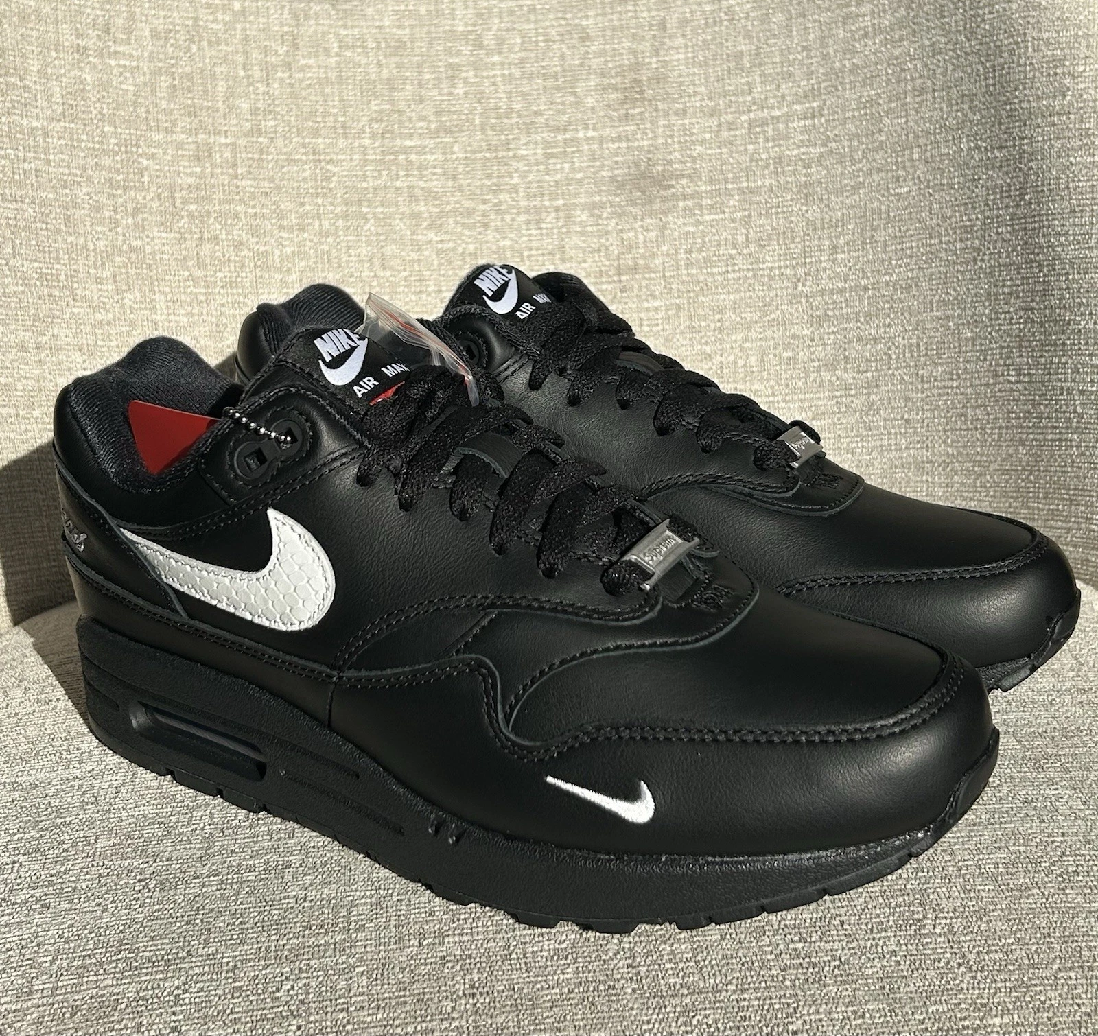 Nike Supreme x Air Max 1 '87 SP noir taille UK 7,5 neuf dans sa boîte