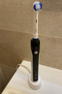 Oral-B Pro 750  black -elektrische Zahnbürste -wiederaufladbar - mit Netzteil