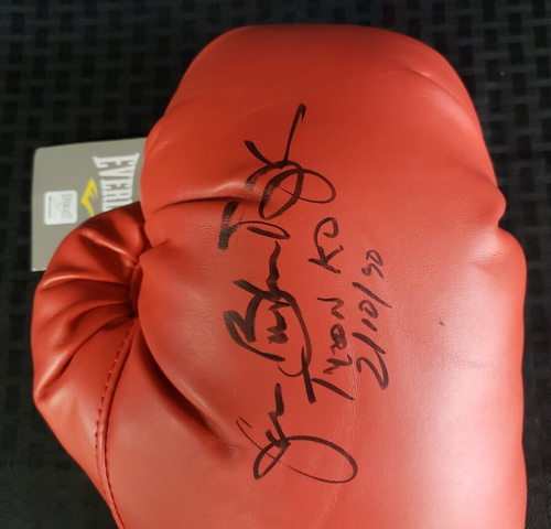 396218 - Guantone da boxe firmato James Buster Douglas "Tyson KO", con JSA COA - Foto 14 di 17
