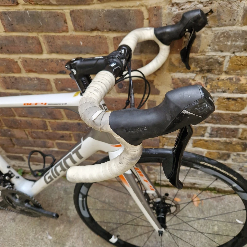 Giant Defy Advanced Carbon Rennrad. M/L (56cm) Disc, Shimano 105. Beschädigt - Bild 3 von 4