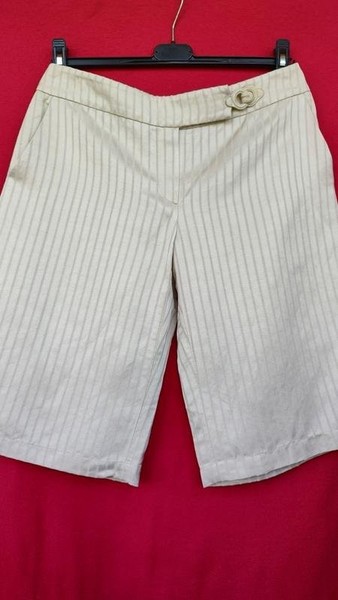 Women Armani Collezioni Shorts Khaki Viscose 36 /