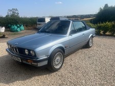 BMW E30 320i Convertible manual 1990 - 2.5 engine - Cirrus Blue / Navy Leather