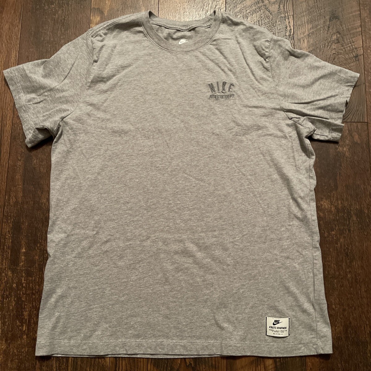 Nike the athletic dept Tee Men's gray T-Shirt size XL gently used