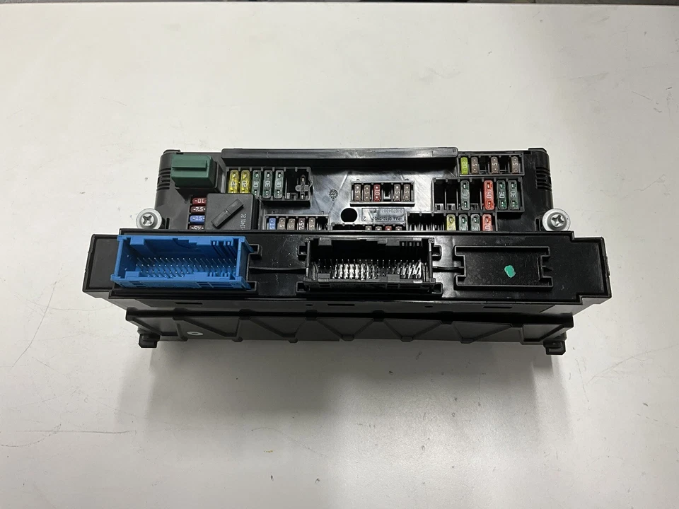 BMW X3 2014 interior cabina caja de fusibles relé bloque de conexiones panel 9259467-01 OEM Foto 4 de 4