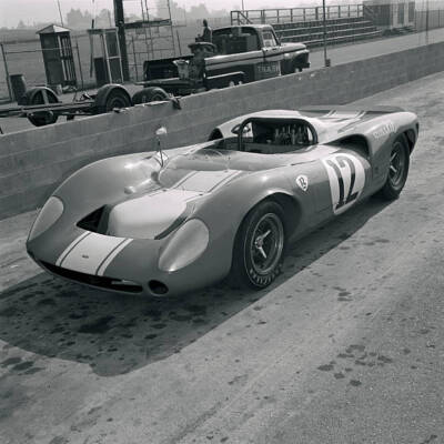 The Russkit sponsored Lola 70T Spyder MkII RACING OLD PHOTO 2