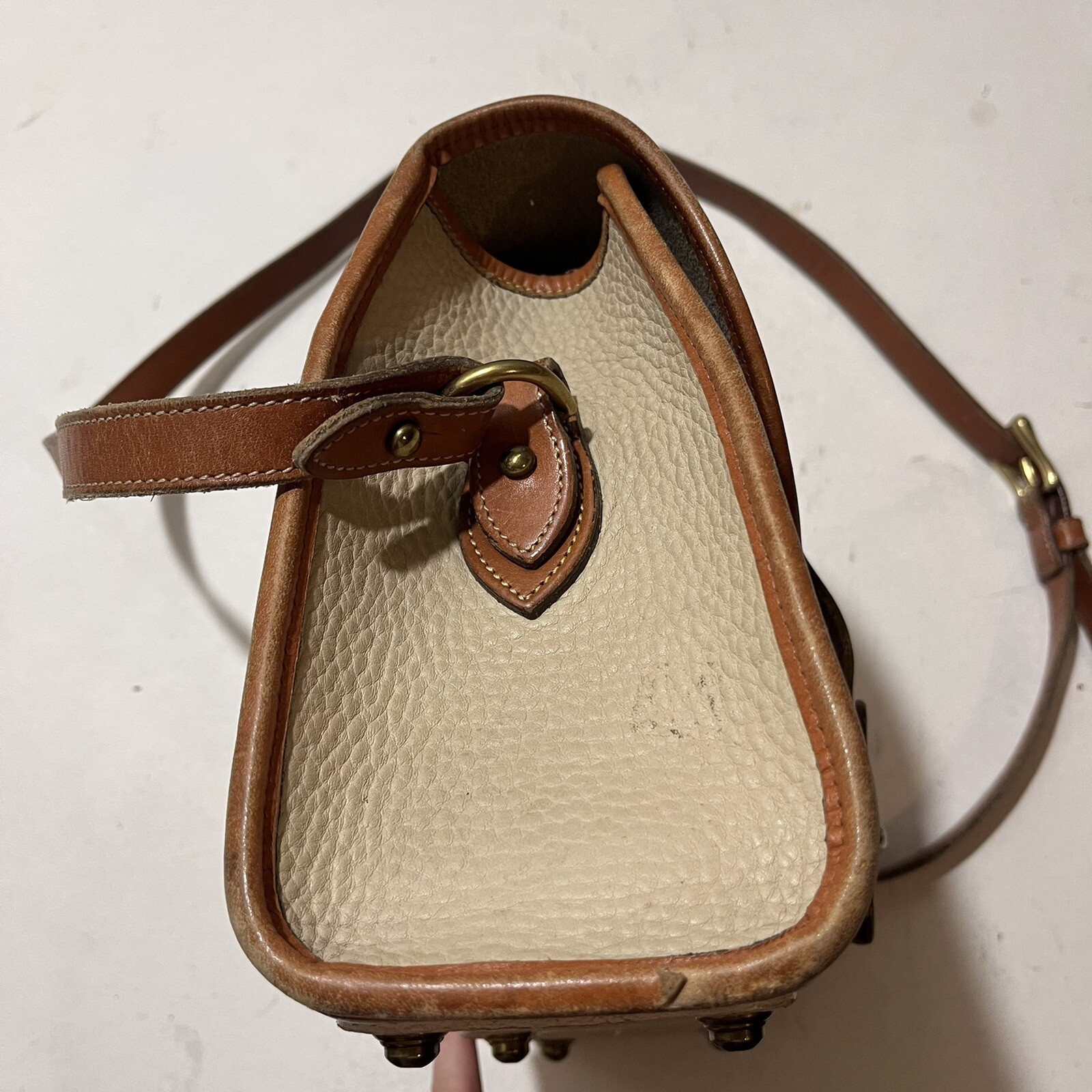 Vintage Dooney & Bourke Purse R25 Medium Essex Bone British Tan Leather thumbnail 11
