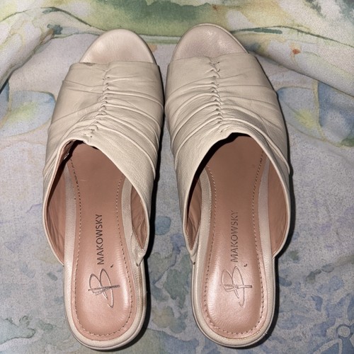 B Makowsky SERENE BEIGE SOFT LEATHER SLIDES WEDGE SHOES SIZE 8-1/2M - EUC - Picture 7 of 9