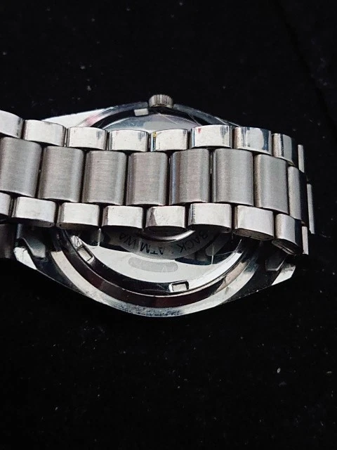 Reloj clásico vintage día fecha funcionando. Foto 4 de 4