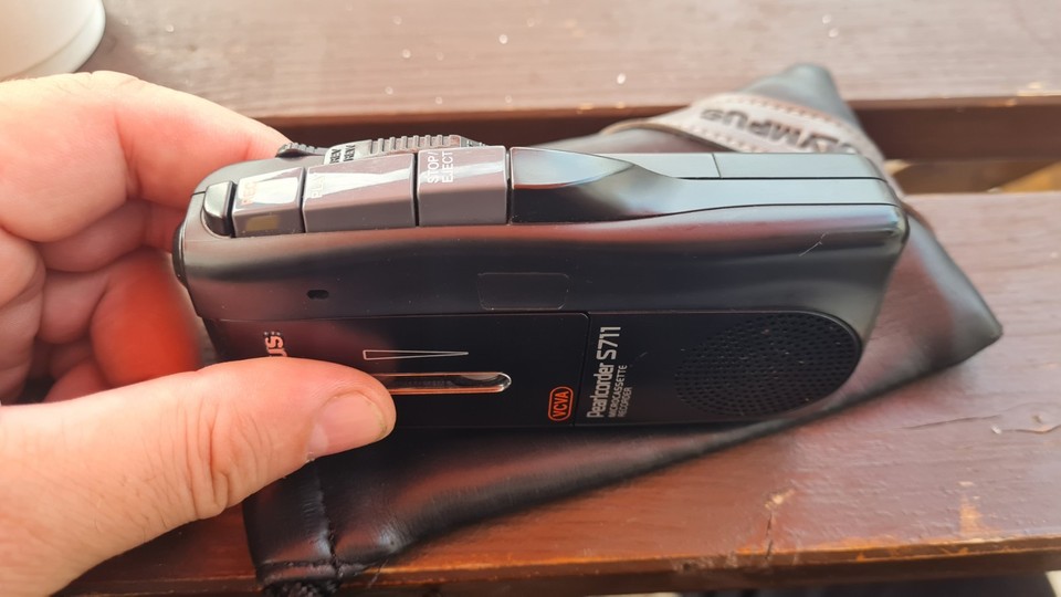 Olympus Pearlcorder S711 Microcassette Recorder - Voice Activated, Dual Speed, Includes Tape & Batteries