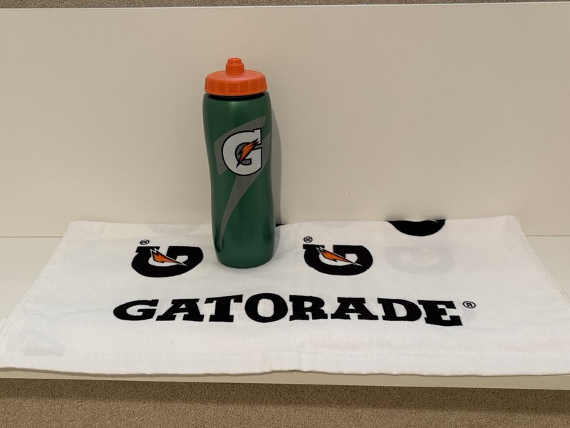 Gatorade Towel Made By Wincraft 100%Cotton 22"×42" - Plus Water Bottle