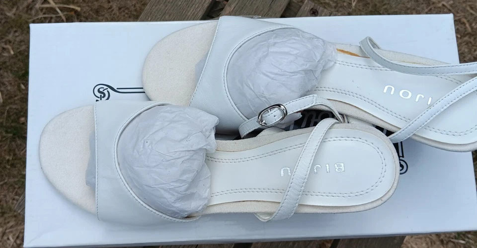 Женские белые сандалии Bijou Bella 7 М новые в коробке с открытым носком классический стиль - Изображение 4 из 4