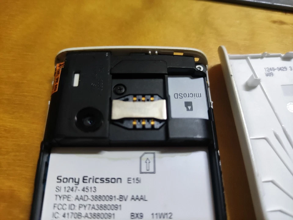 Sony Ericsson Xperia X8 E15i - Used HandPhone with battery. not working - Image 4 of 4