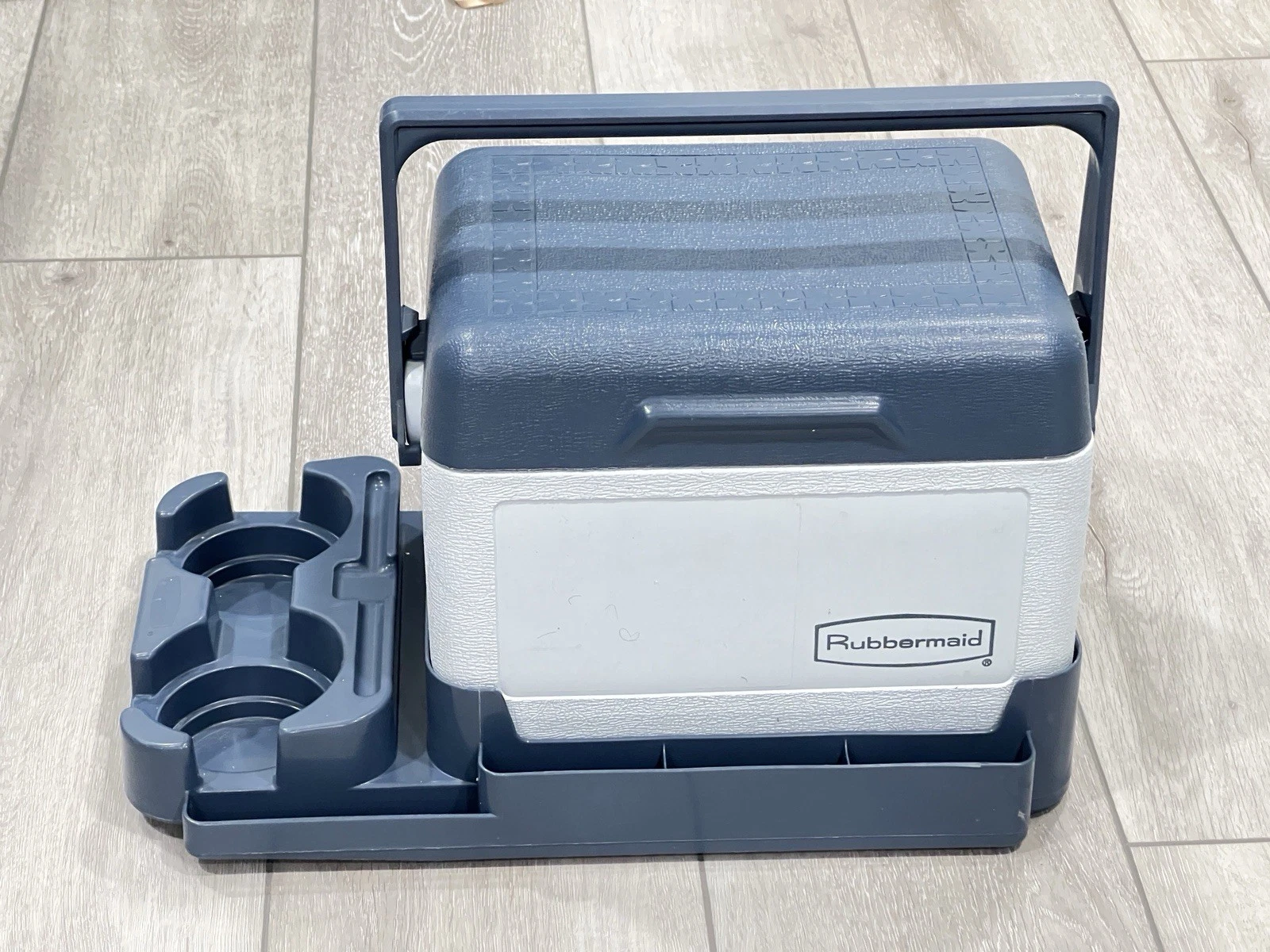Rubbermaid/Gott Lunch Tote Console Cooler Drink Holders Vintage 6 Pack Lunchbox
Opens in a new windo