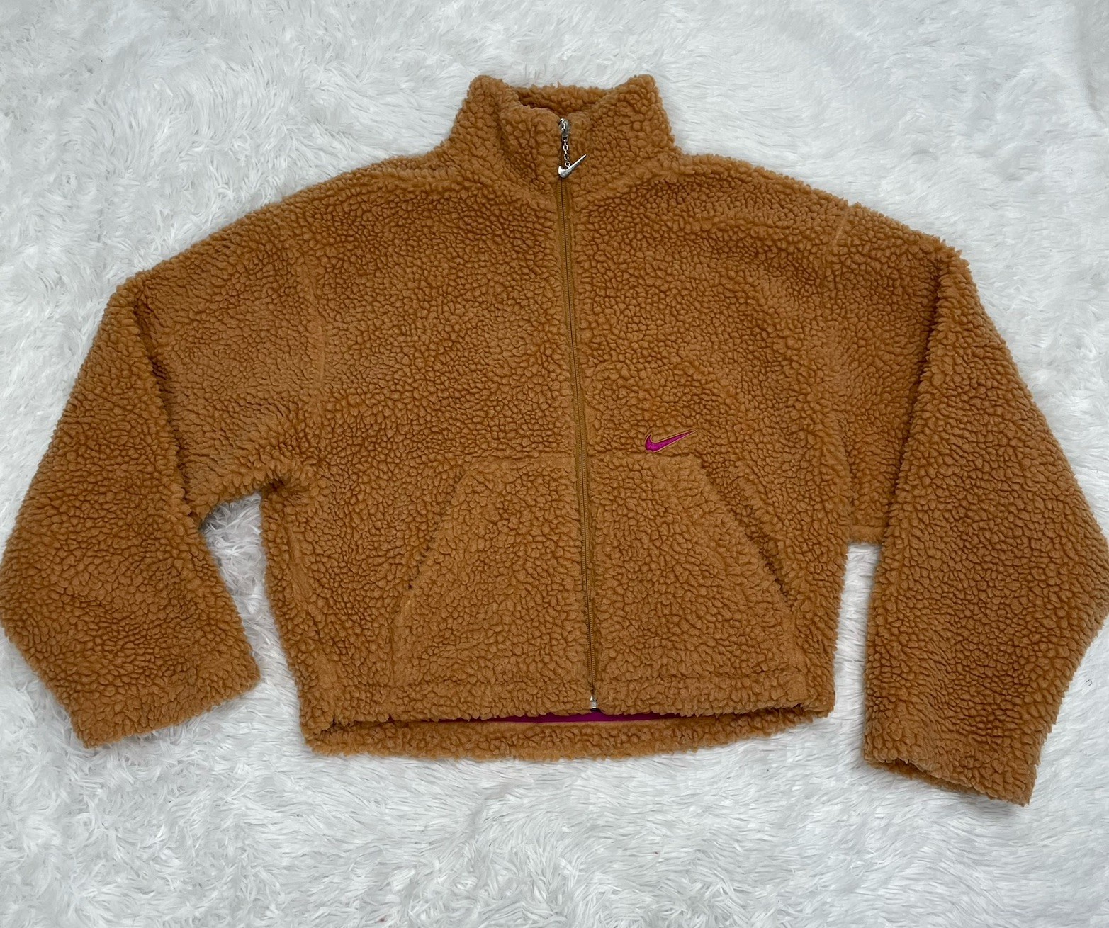 SACAI X NIKE Nike Sportswear Swoosh giacca in pile sherpa da donna taglia media CU6639 rosa marrone