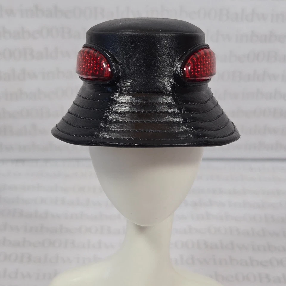 SOMBRERO ~ MUÑECA 11.5" DISEÑADA POR PATTI WILSON LUCES TRASERAS NEGRAS SOMBRERO CUBO PLÁSTICO Foto 4 de 4