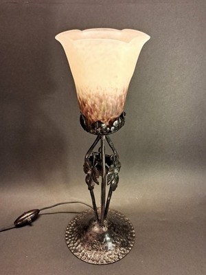 Art Déco - Lampe aus Schmiedeeisen und  'Pate de verre'  ( Schneider ) um 1920