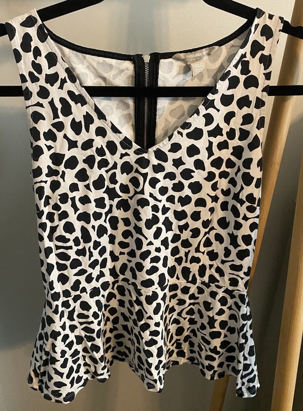 Banana Republic Women’s Size 4 Black And White Sleeveless Leopard Print Top 