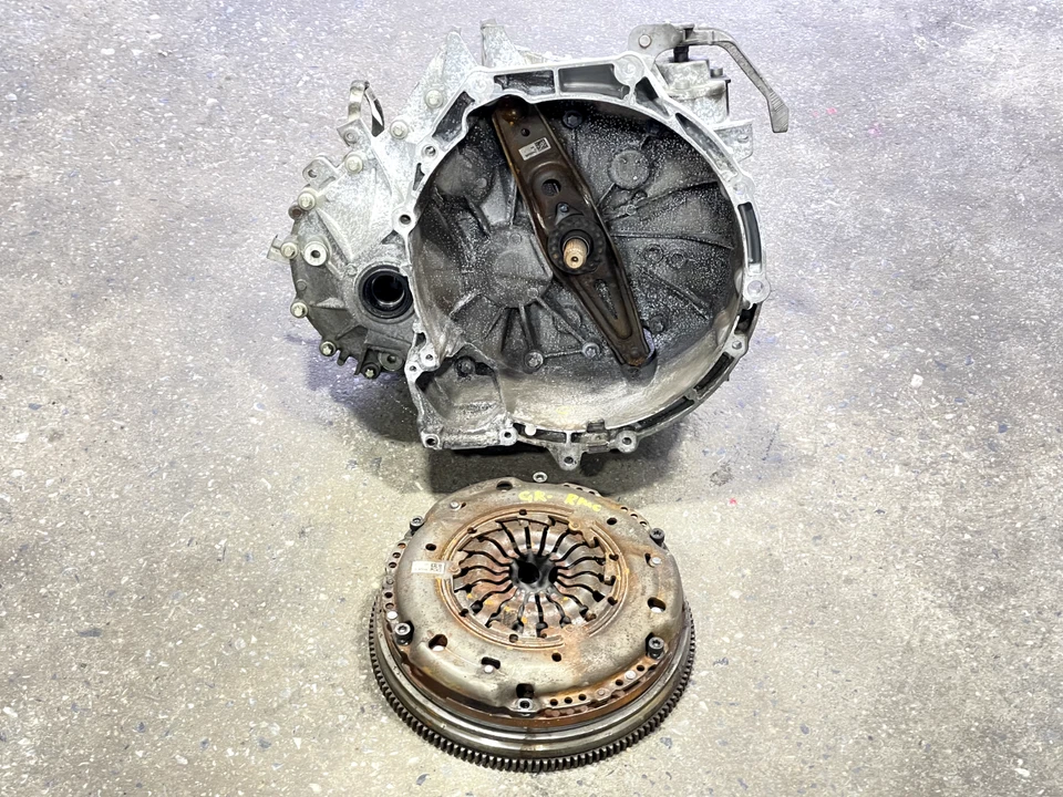 Mini Cooper F55 2014-2019 1,5 L 6 velocidades transmisión manual BFO con volante Foto 2 de 4