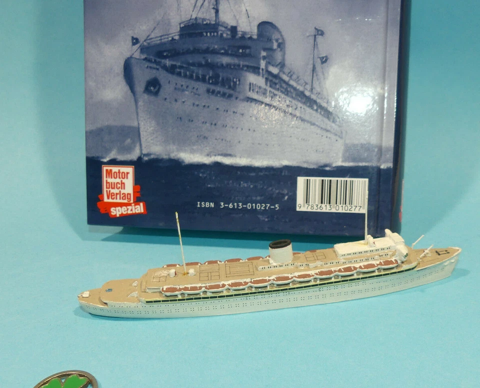 Modellschiff Metall 1:1250 Wiking Modell "Gustloff" mit Buch Die Gustloff Katas. - Bild 3 von 4