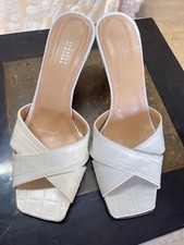 Barney's New York White crisscrossing Open Toe Slip On Leather Sanals Size 39