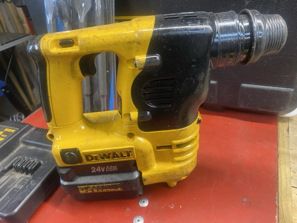 DeWalt SDS DC223 24V Hammer Drill 3way with charger and battery - Image 3 of 4
