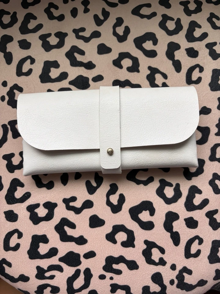 Gafas de sol florales verde azulado ojo de gato con lente Ombré y viene con estuche blanco y dorado Foto 2 de 4