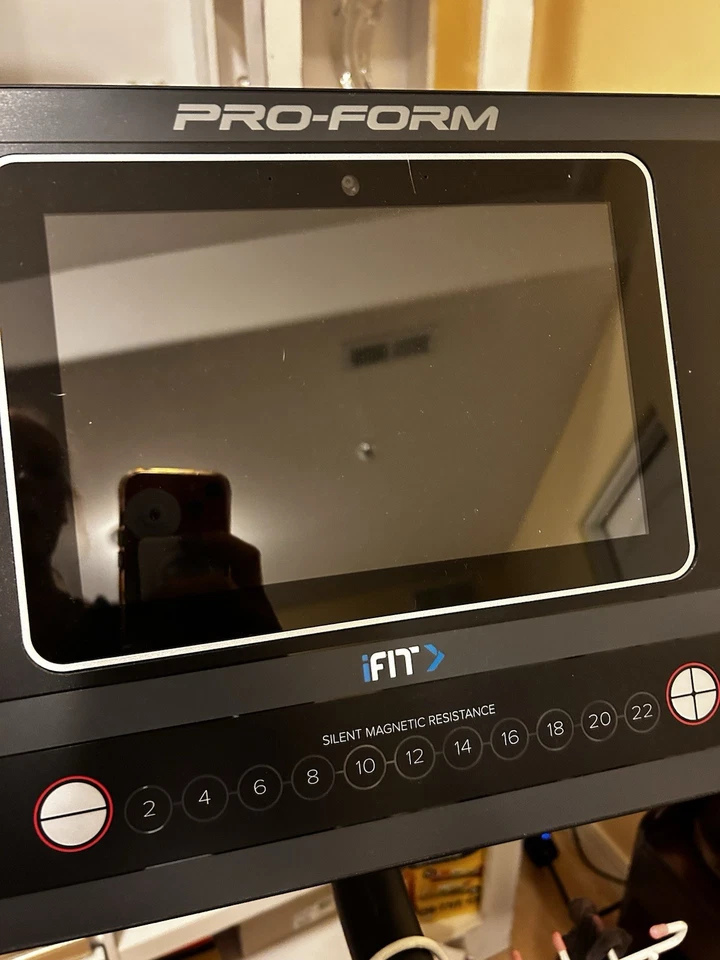 Bicicleta de Ejercicio Estacionaria Inteligente Proform Cycle Trainer TC con Pantalla Táctil de 10” Foto 2 de 2