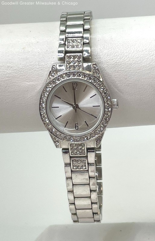 Silver Tone Ladies Stainless-Steel Back Icy Fashion Watch 44.7g