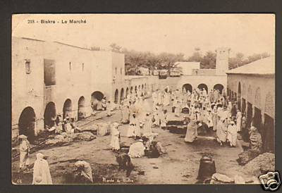 BISKRA (ALGERIEN) Der Markt / Eisenbahnstempel BISKRA in BATNA um 1909